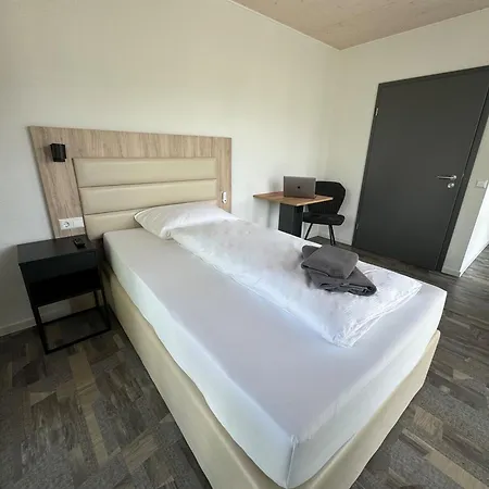 Lijo, Bei Basel Hotel *