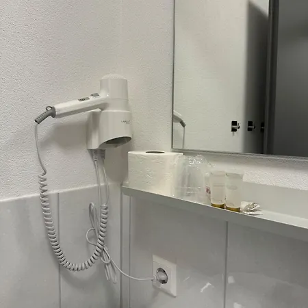 Lijo, Bei Basel Hotel