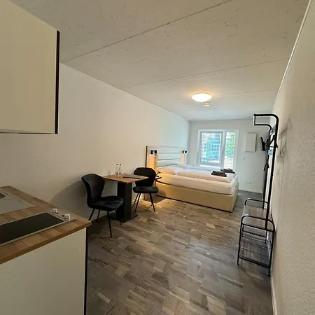 Hotel Lijo, Bei Basel