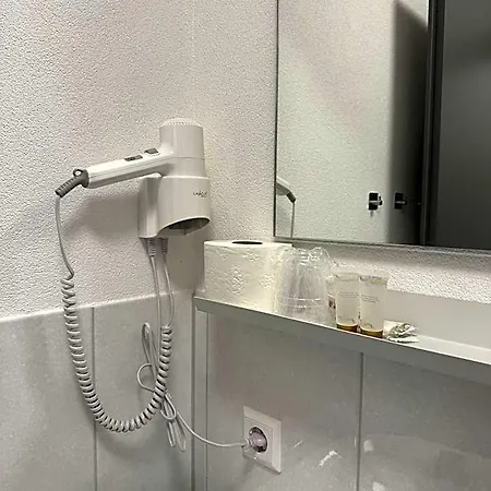 Lijo, Bei Basel Hotel *